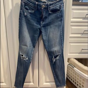 American Eagle skinny blue jeans